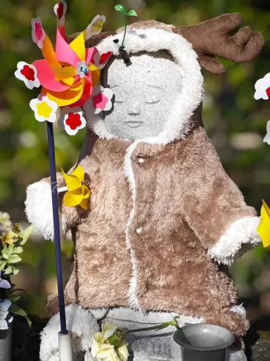 Le jardins des Anges ou l'âme ensoleillée d'une Jizo * Tokyo, Japon (e-photo) (S)